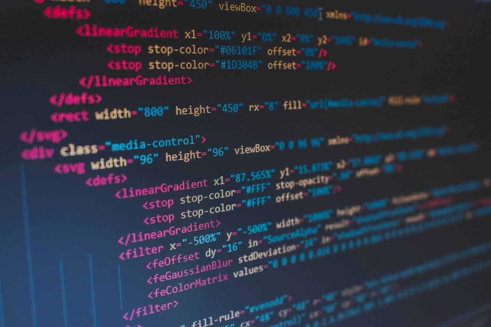 Linije HTML koda na ekranu.